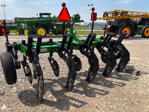 Used -- Unverferth 132 Rippers at Koenig Equipment in Anna, OH - Photo3