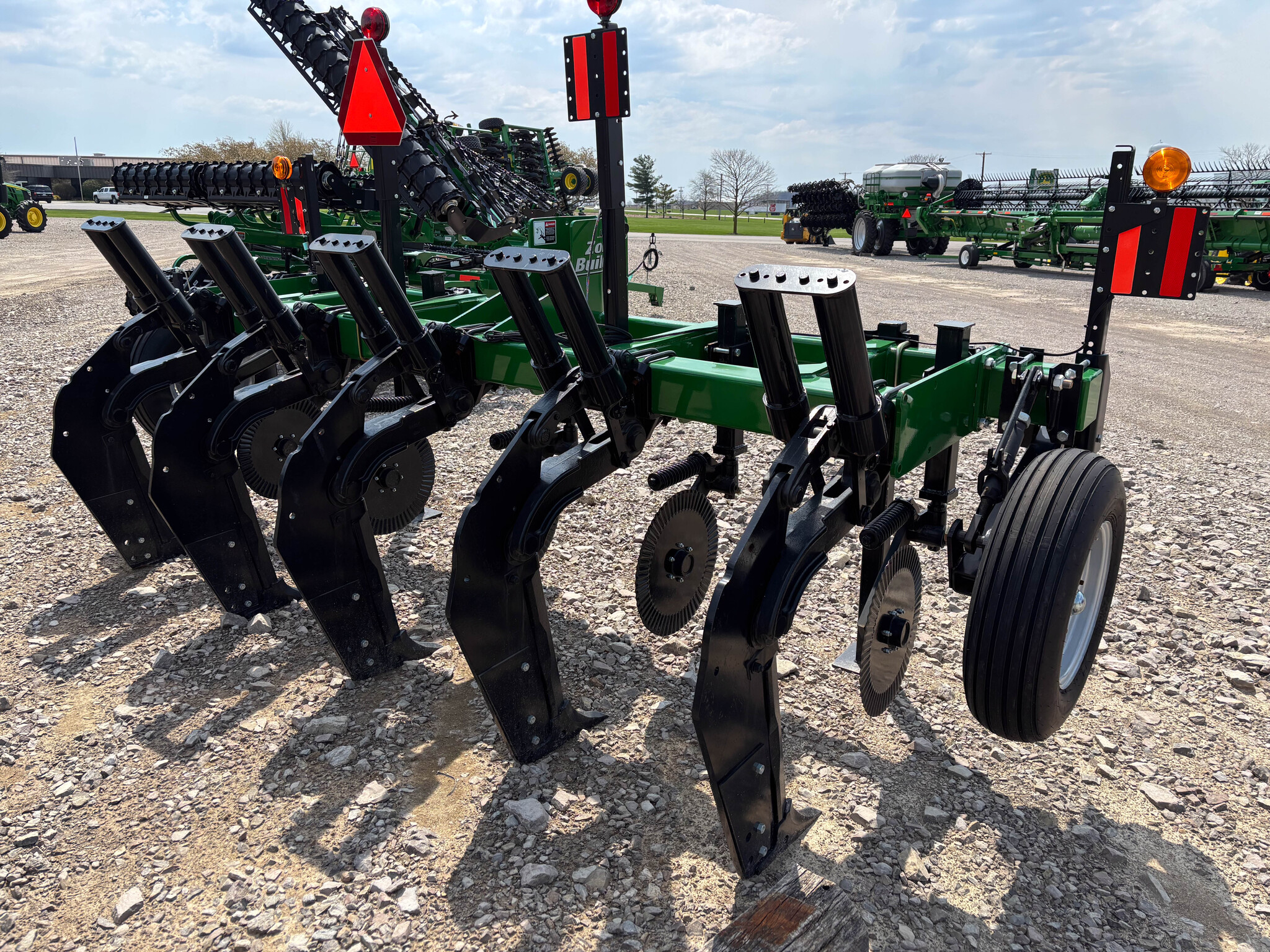 Used -- Unverferth 132 Rippers at Koenig Equipment in Anna, OH - PhotoXL4