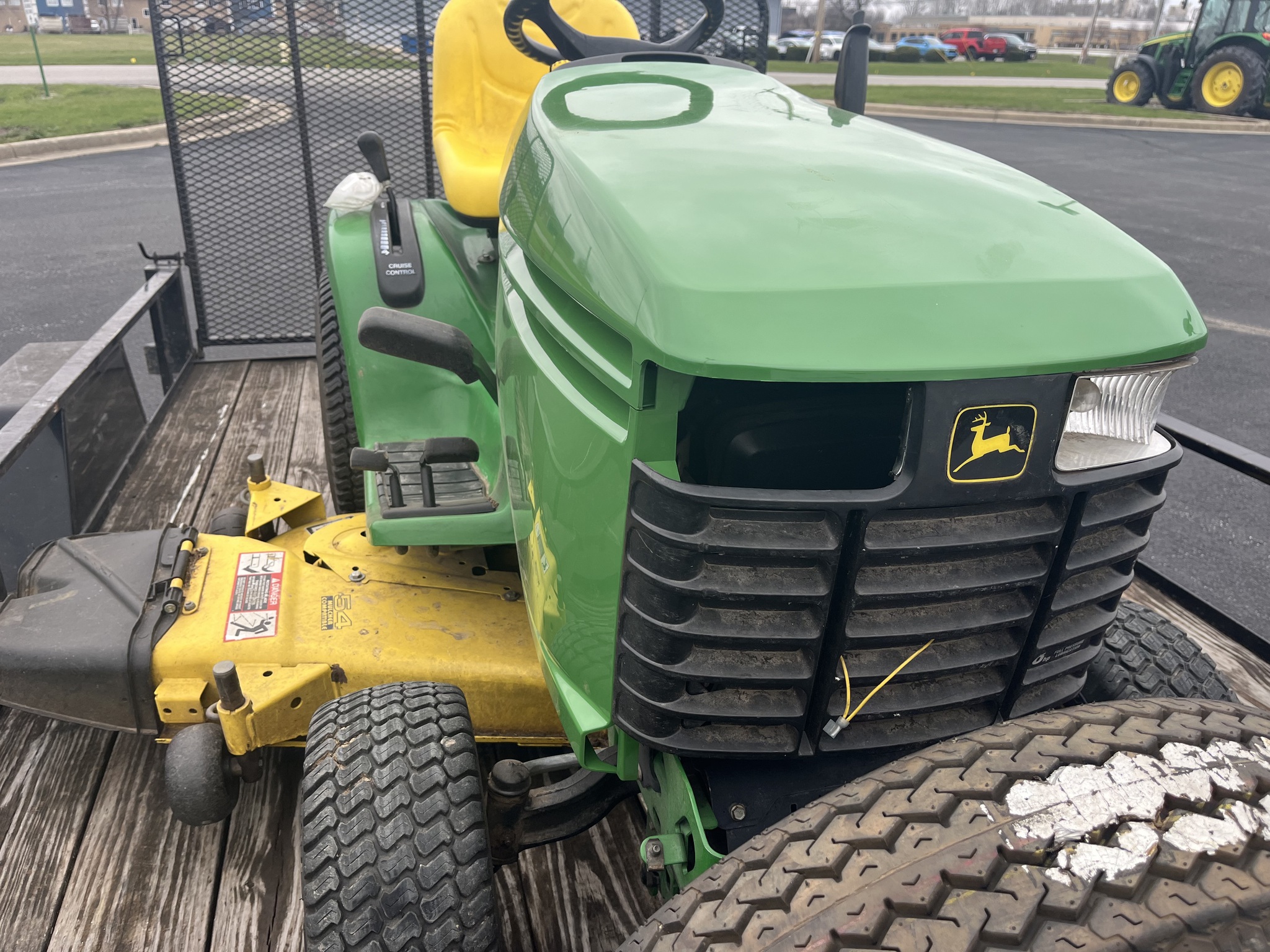 2000 John Deere GT235 Image 2