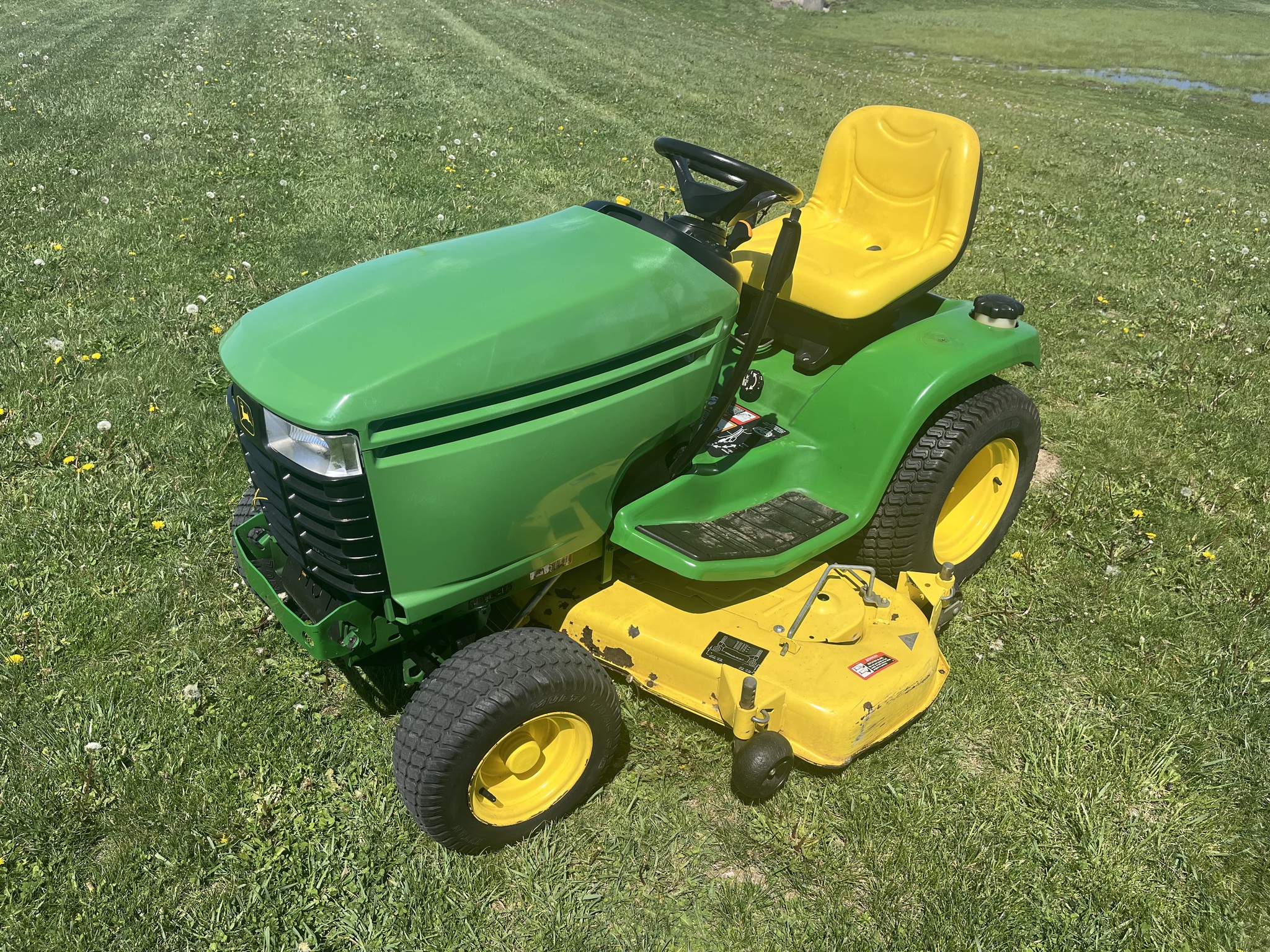 2000 John Deere GT235 Image 1