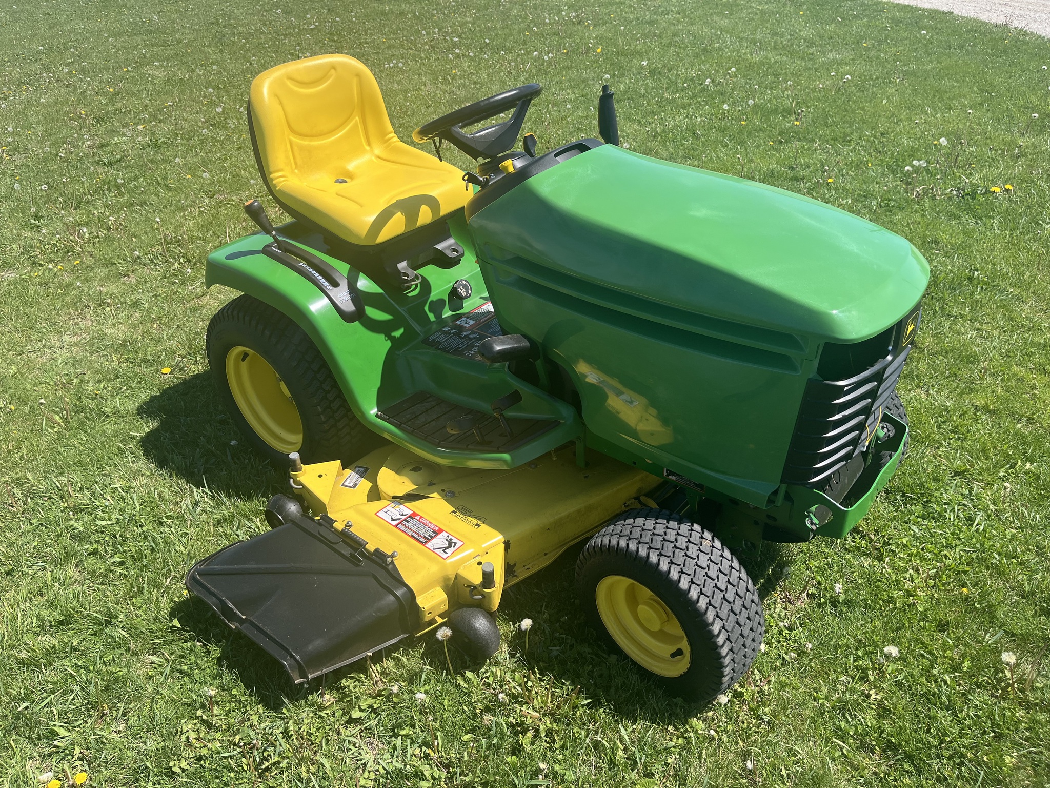 2000 John Deere GT235 Image 3