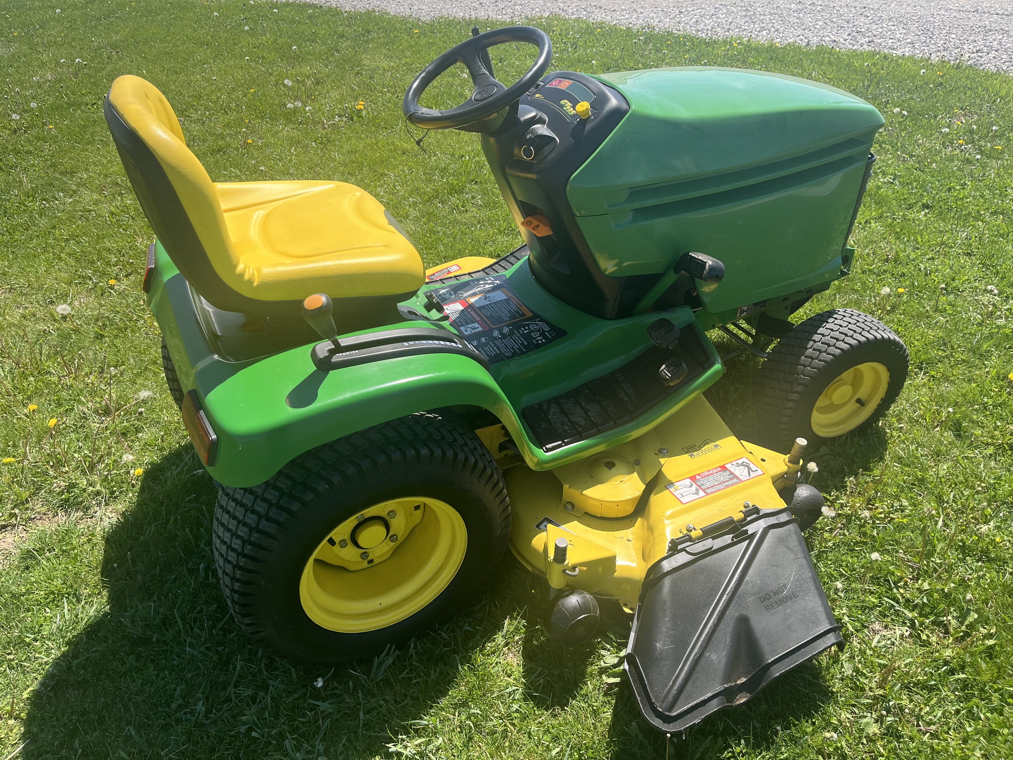 2000 John Deere GT235 Image 4