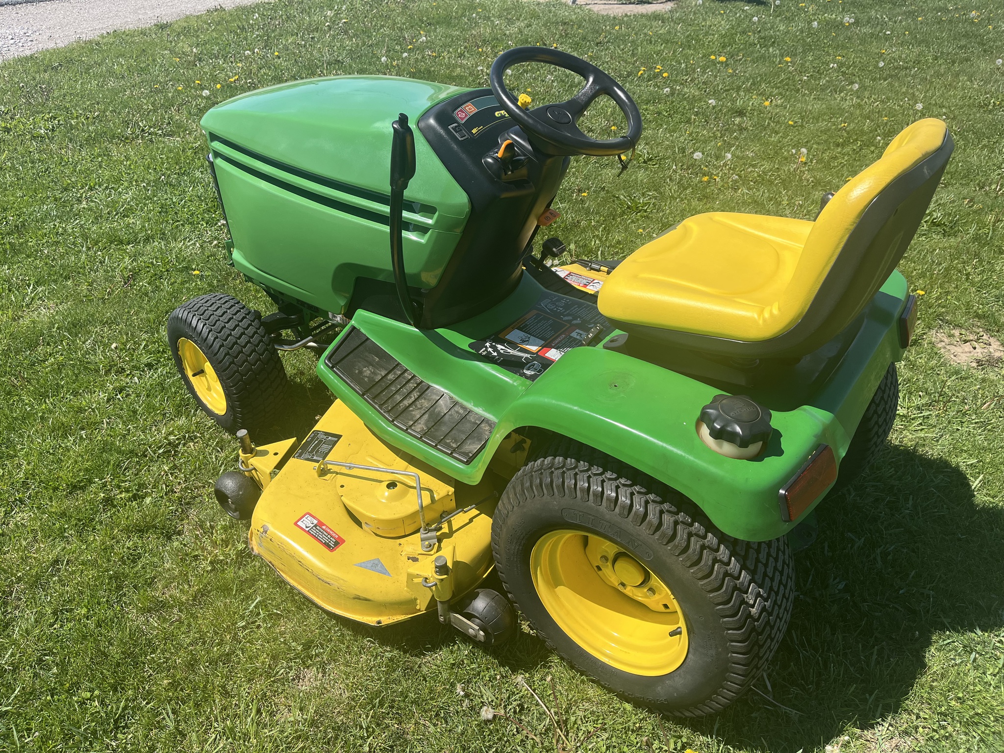2000 John Deere GT235 Image 6