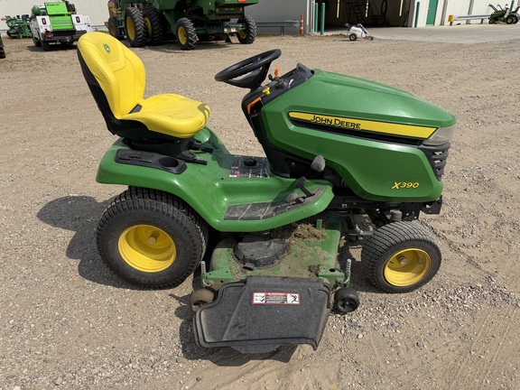 2024 John Deere X390 - Photo2