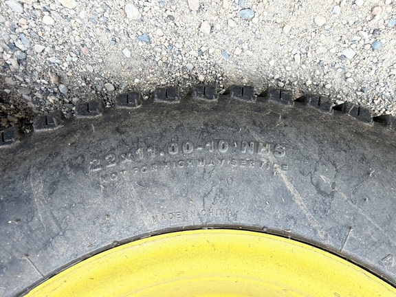 2024 John Deere X390 - Photo12