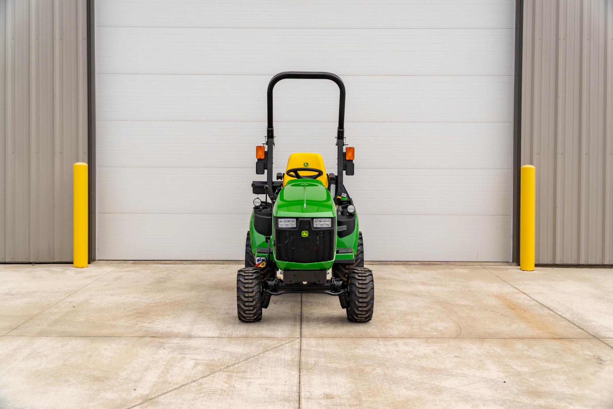 New In-Stock 2026 John Deere 1025R Compact Utility Tractors at Koenig Equipment in Tipp City, OH - PhotoXL2