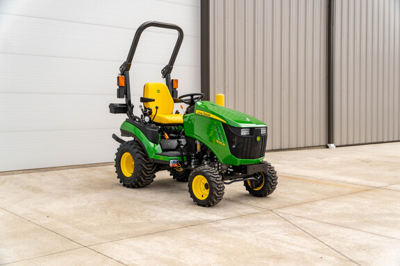 New In-Stock 2026 John Deere 1025R Compact Utility Tractors at Koenig Equipment in Tipp City, OH - Photo3
