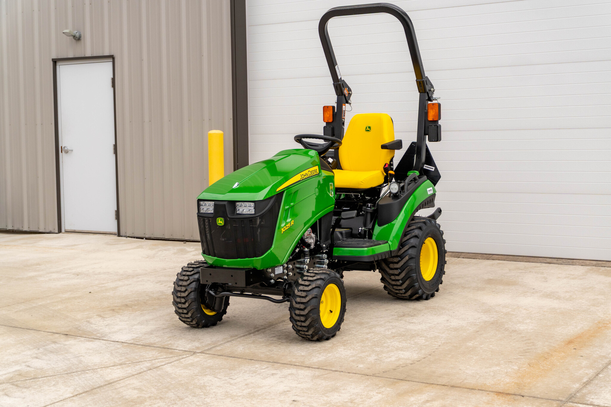 New In-Stock 2026 John Deere 1025R Compact Utility Tractors at Koenig Equipment in Tipp City, OH - PhotoXL0