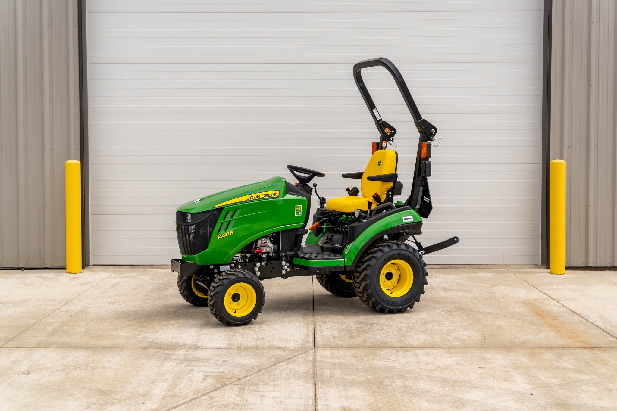 New In-Stock 2026 John Deere 1025R Compact Utility Tractors at Koenig Equipment in Tipp City, OH - PhotoXL1