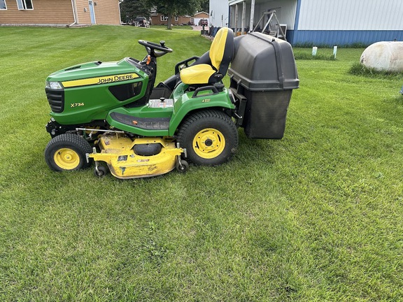 2017 John Deere X734 - Photo1