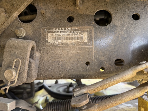 2017 John Deere X734 - Photo23