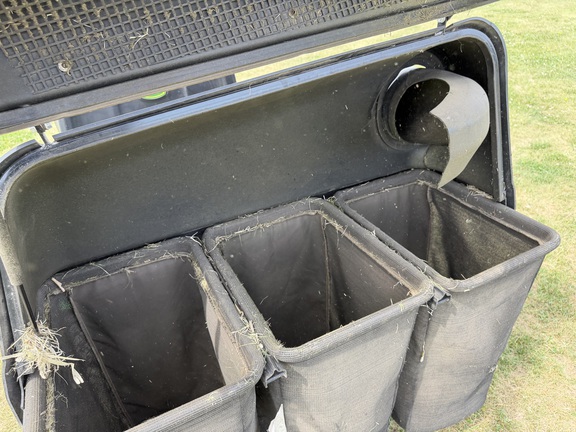 2017 John Deere X734 - Photo15