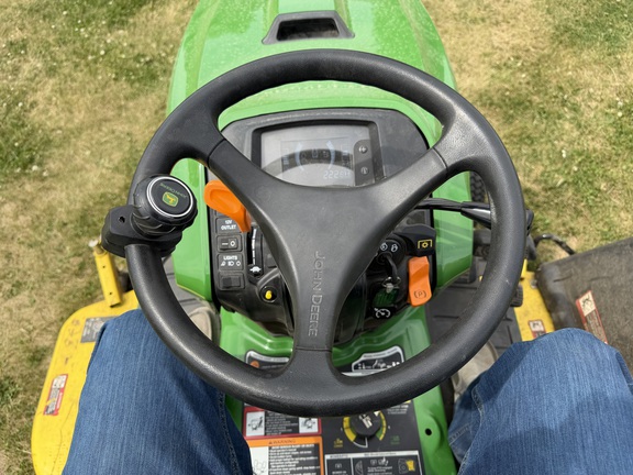 2017 John Deere X734 - Photo21