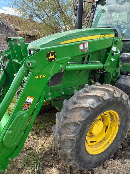 2022 John Deere 6135E (3rd thumbnail)