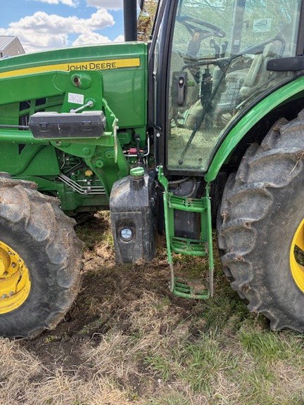 2022 John Deere 6135E (5th thumbnail)