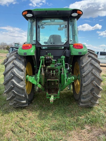 2022 John Deere 6135E (8th thumbnail)