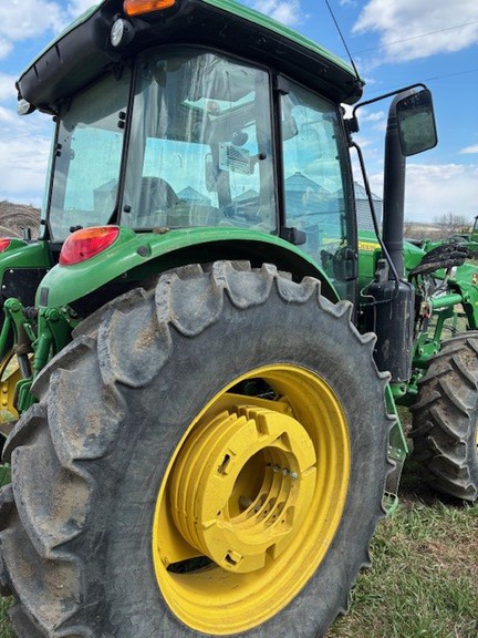 2022 John Deere 6135E (9th thumbnail)