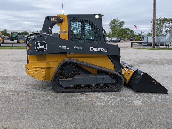 John-Deere 325G