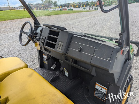 Photo of 2018 John Deere XUV 835