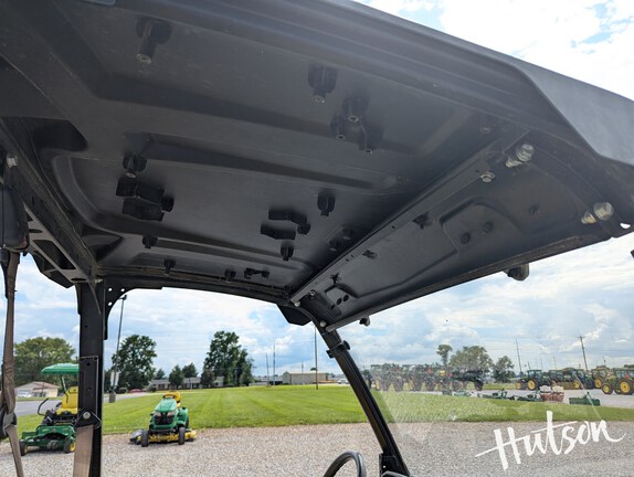 Photo of 2018 John Deere XUV 835