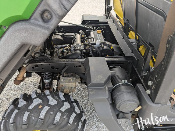 Photo of 2018 John Deere XUV 835