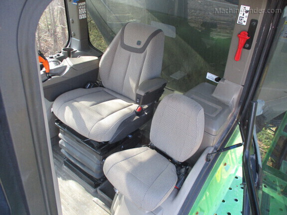 Photo of 2024 John Deere 600R