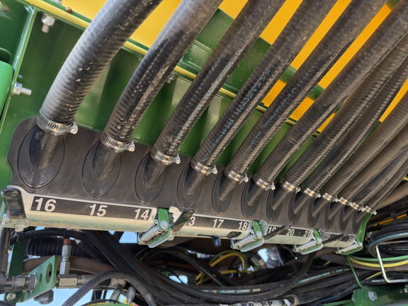 2026 John Deere 1775NT - Photo32