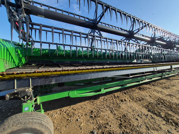 Used 2024 John Deere HD40R Combine Platforms at Horizon Ag & Turf in St. Paul, AB - Photo7