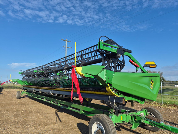 Used 2024 John Deere HD40R Combine Platforms at Horizon Ag & Turf in St. Paul, AB - Photo2