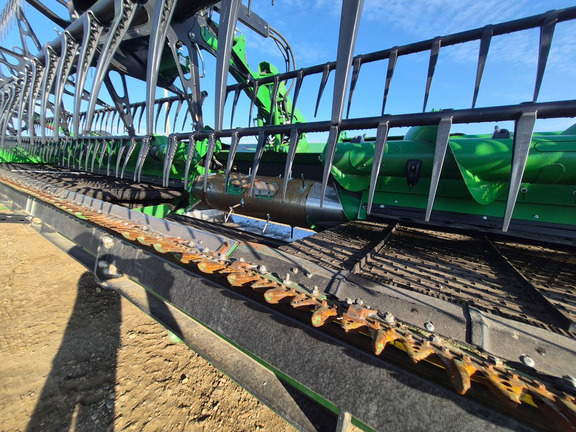 Used 2024 John Deere HD40R Combine Platforms at Horizon Ag & Turf in St. Paul, AB - Photo9