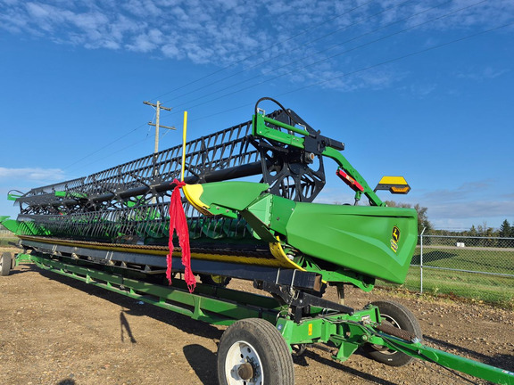 Used 2024 John Deere HD40R Combine Platforms at Horizon Ag & Turf in St. Paul, AB - Photo3