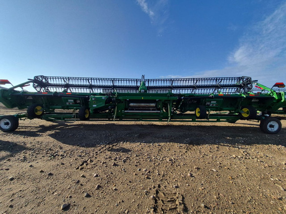 Used 2024 John Deere HD40R Combine Platforms at Horizon Ag & Turf in St. Paul, AB - Photo12