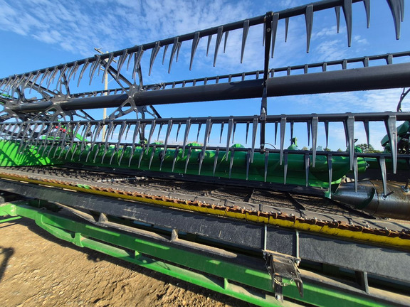 Used 2024 John Deere HD40R Combine Platforms at Horizon Ag & Turf in St. Paul, AB - Photo13