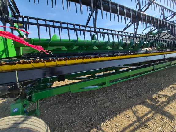Used 2024 John Deere HD40R Combine Platforms at Horizon Ag & Turf in St. Paul, AB - Photo17