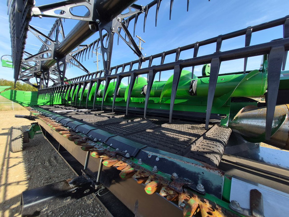 Used 2024 John Deere HD40R Combine Platforms at Horizon Ag & Turf in St. Paul, AB - Photo16