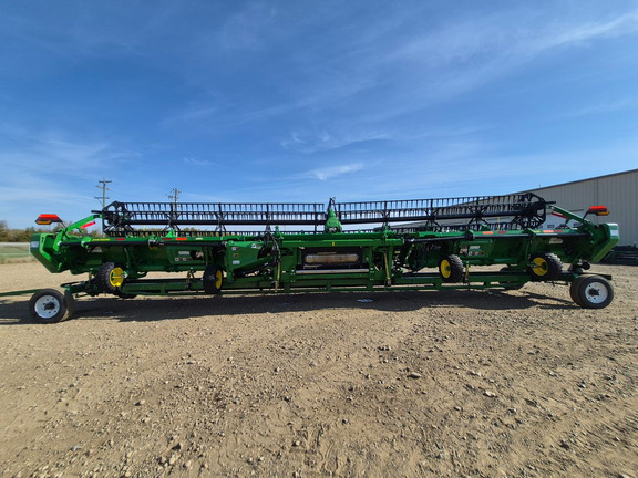 Used 2024 John Deere HD40R Combine Platforms at Horizon Ag & Turf in St. Paul, AB - Photo4