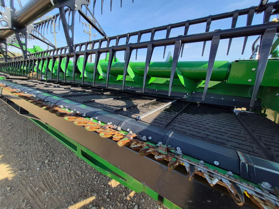 Used 2024 John Deere HD40R Combine Platforms at Horizon Ag & Turf in St. Paul, AB - Photo7