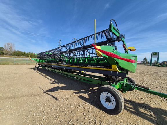 Used 2024 John Deere HD40R Combine Platforms at Horizon Ag & Turf in St. Paul, AB - Photo5