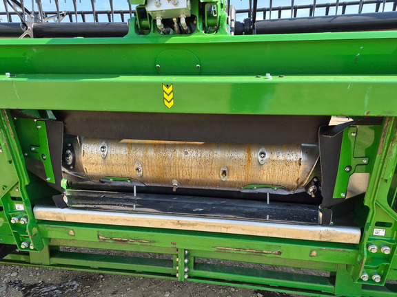 Used 2024 John Deere HD40R Combine Platforms at Horizon Ag & Turf in St. Paul, AB - Photo14