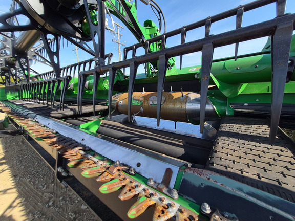 Used 2024 John Deere HD40R Combine Platforms at Horizon Ag & Turf in St. Paul, AB - Photo15