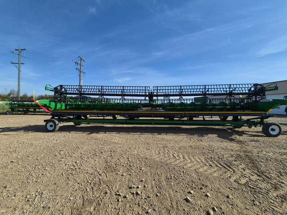 Used 2024 John Deere HD40R Combine Platforms at Horizon Ag & Turf in St. Paul, AB - Photo2