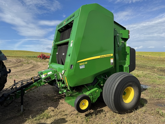  John Deere 560M