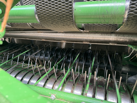 Used 2021 John Deere 560M Round Balers at Horizon Ag & Turf in Vermilion, AB - Photo11