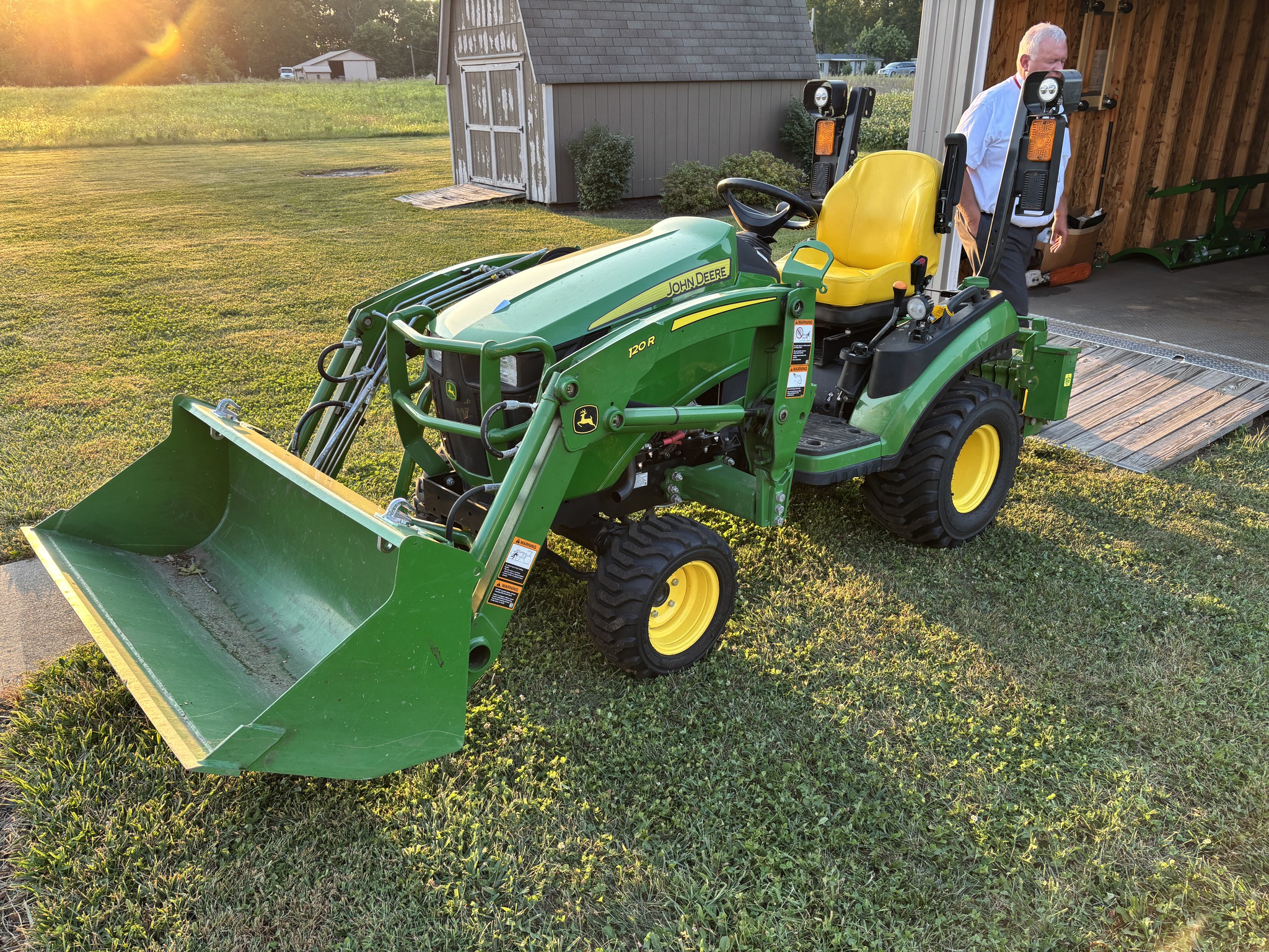 Used 2022 John Deere 1025R Compact Utility Tractors at Koenig Equipment in Franklin, IN - PhotoXL0
