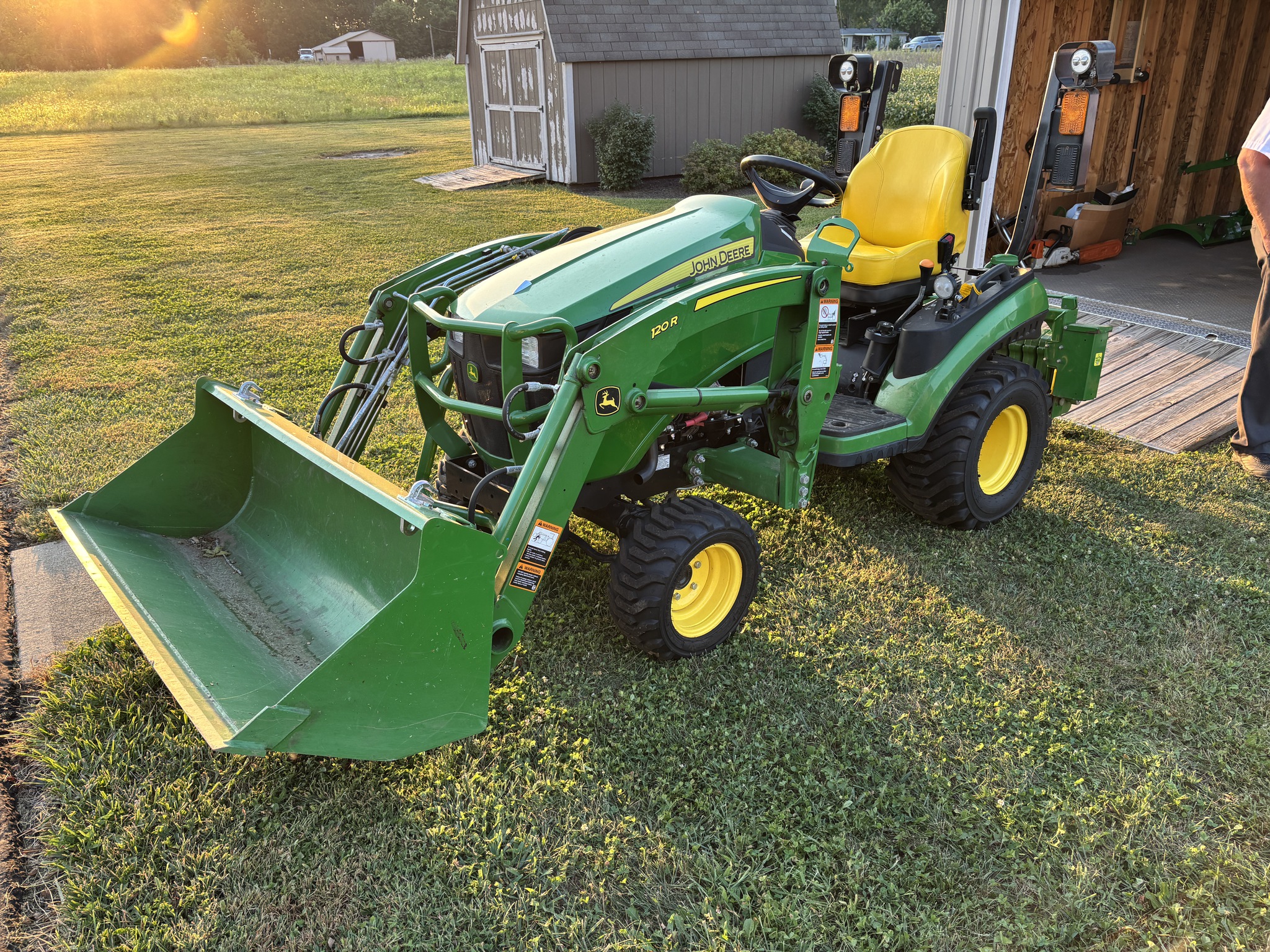 Used 2022 John Deere 1025R Compact Utility Tractors at Koenig Equipment in Franklin, IN - PhotoXL2