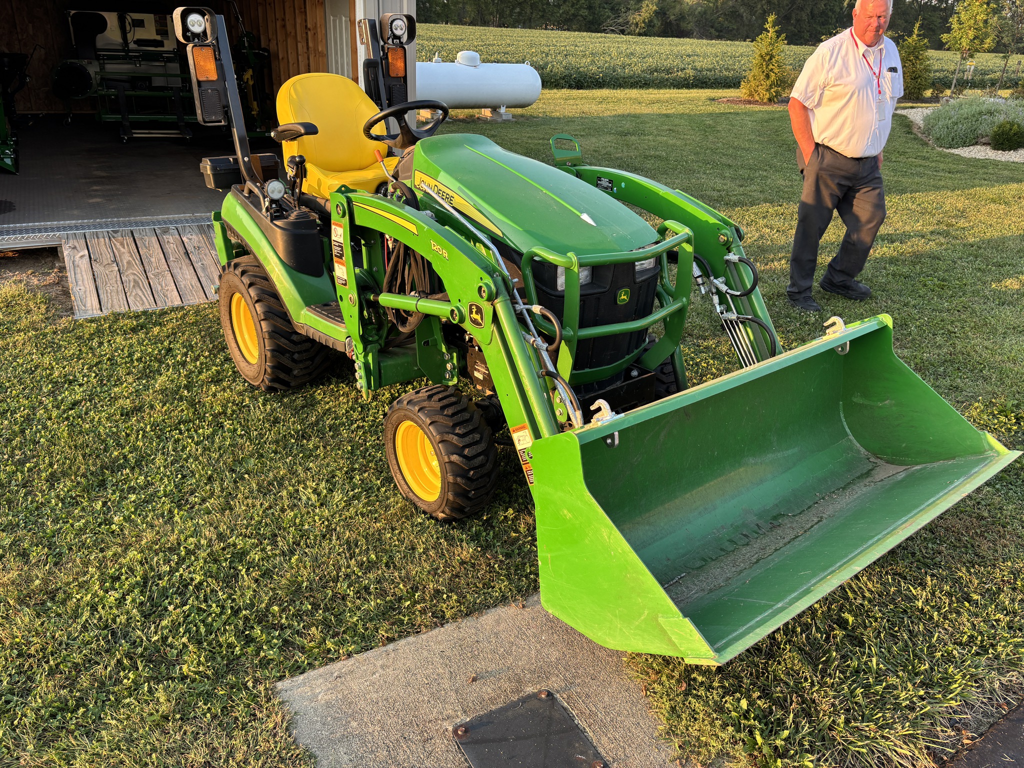 Used 2022 John Deere 1025R Compact Utility Tractors at Koenig Equipment in Franklin, IN - PhotoXL1