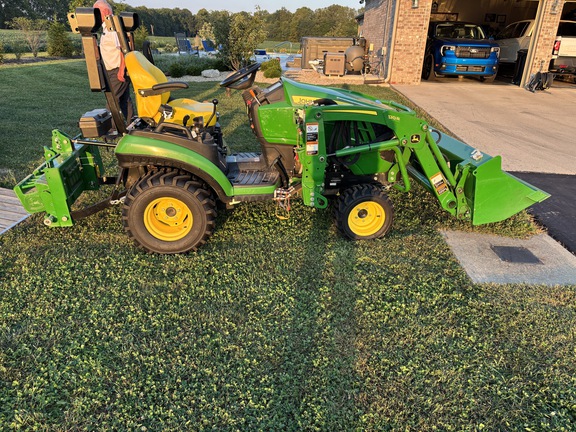 Used 2022 John Deere 1025R Compact Utility Tractors at Koenig Equipment in Franklin, IN - Photo3