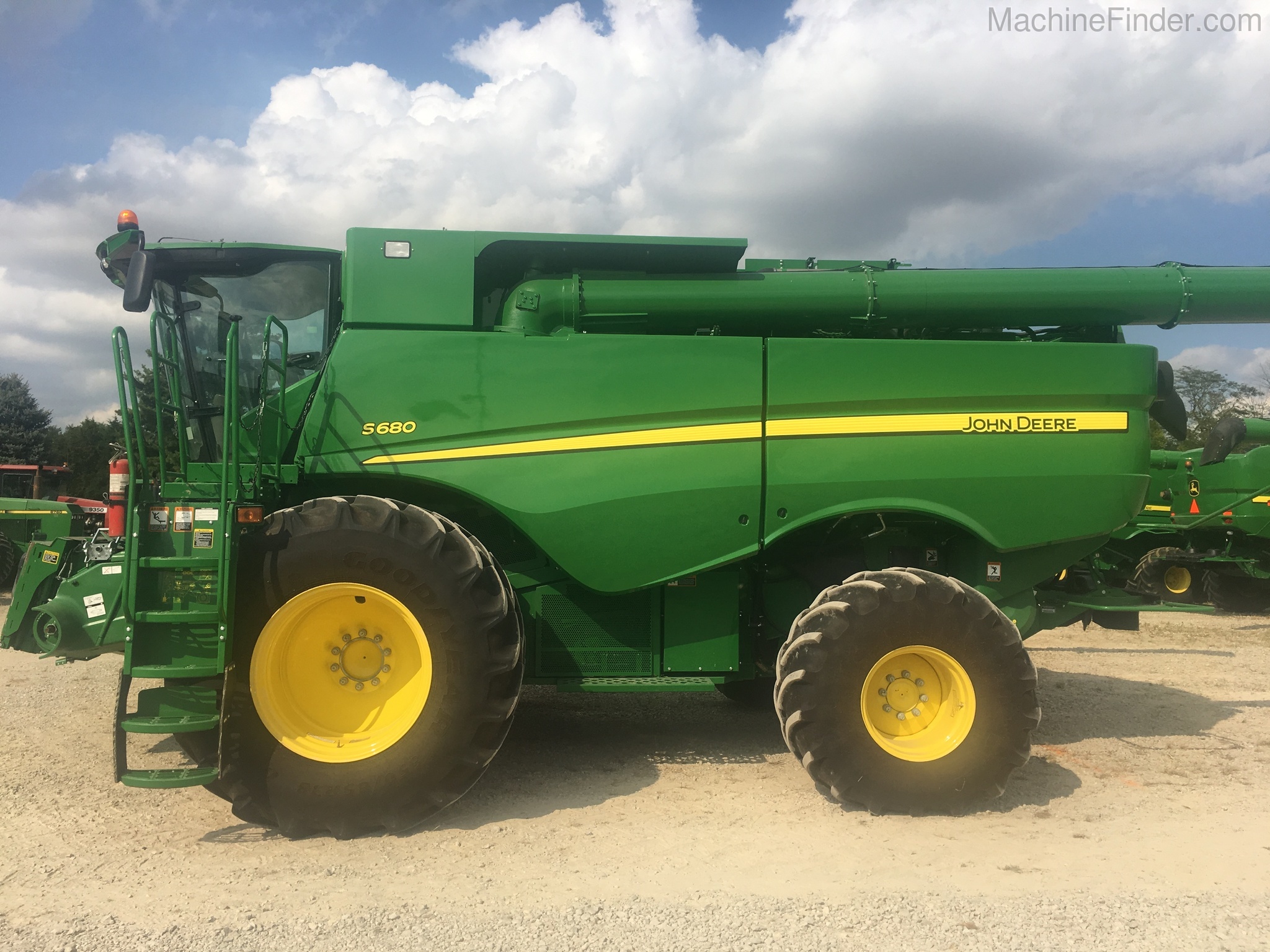 2017 John Deere S680 Image 2