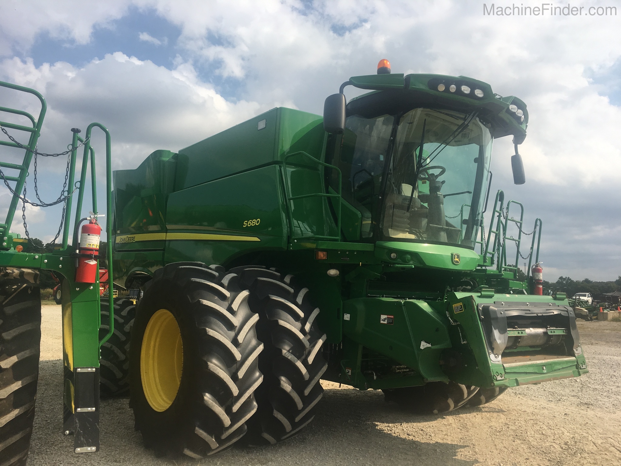 2017 John Deere S680 Image 3