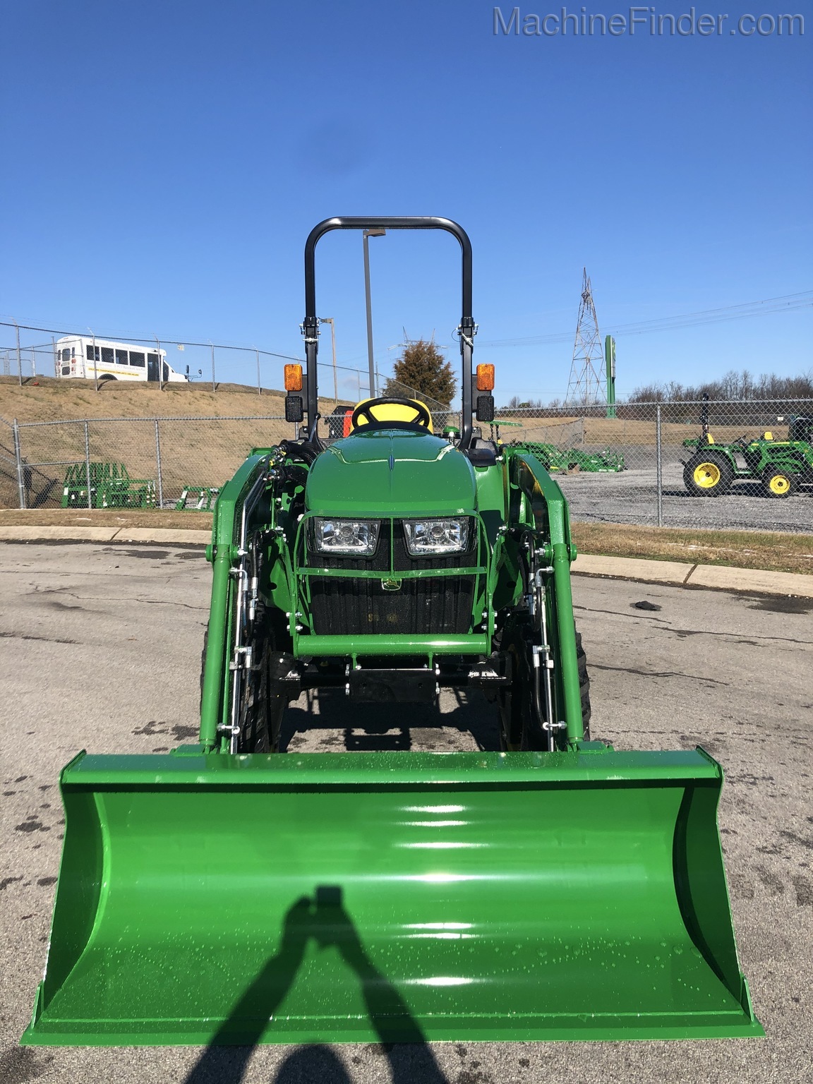 2020 John Deere 3025E Image 2